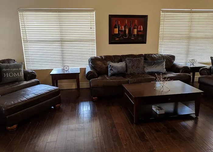 Mendoza Residence, Our Great & Spacious In Southern Holiday home *