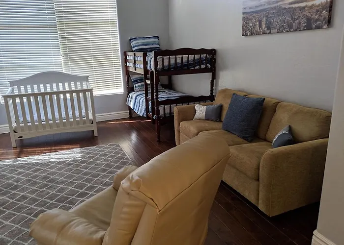 Mendoza Residence, Our Great & Spacious In Southern Holiday home Mesa